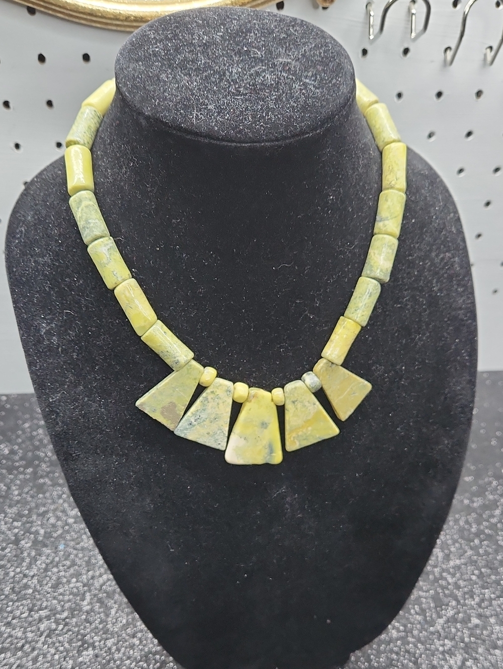 Yellow-Green Stone Geometric Pendant Necklace - Women Jewelry